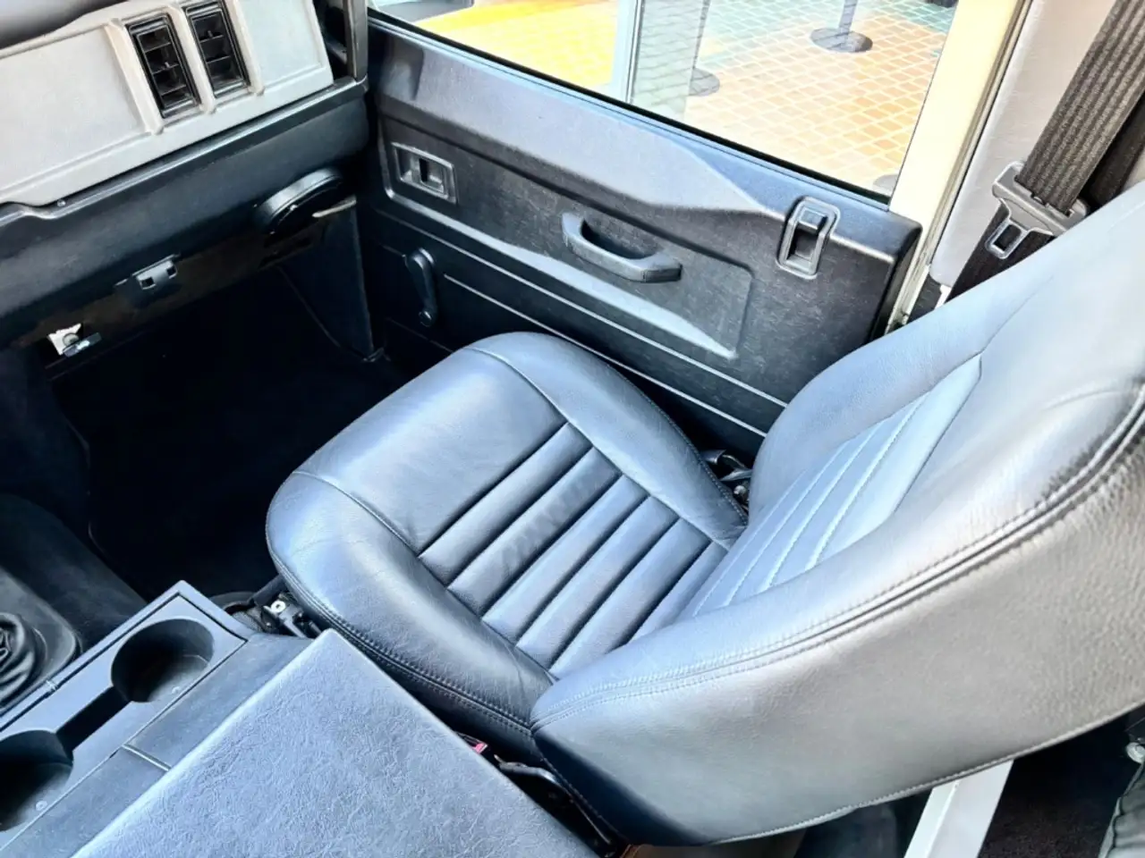 Land Rover Defender 90 L316 V8 3.9 Station Wagon, foto 9