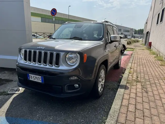 Jeep Renegade view 3