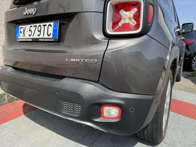 Jeep Renegade view 11