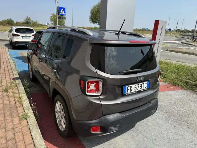Jeep Renegade view 7