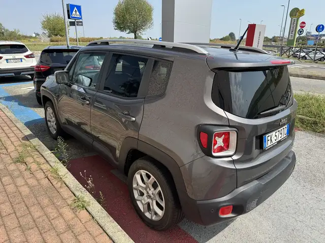 Jeep Renegade view 6