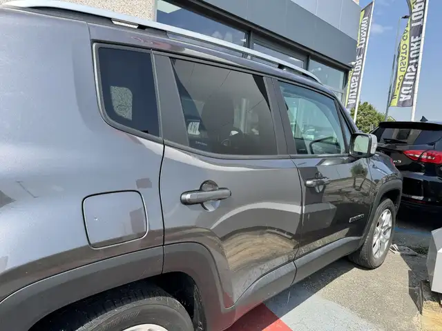 Jeep Renegade view 13