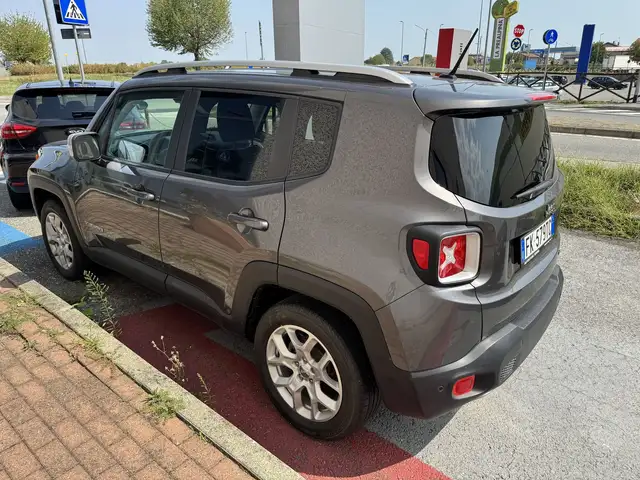 Jeep Renegade view 14