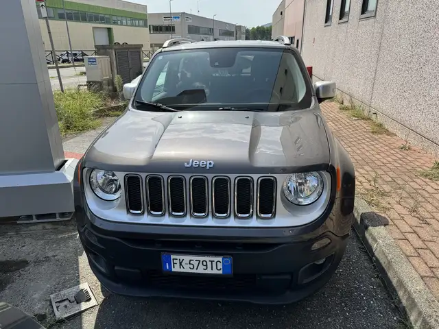 Jeep Renegade view 5