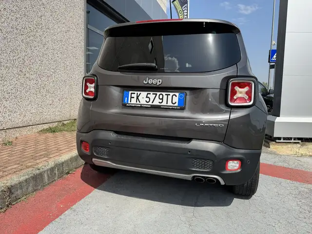 Jeep Renegade view 10