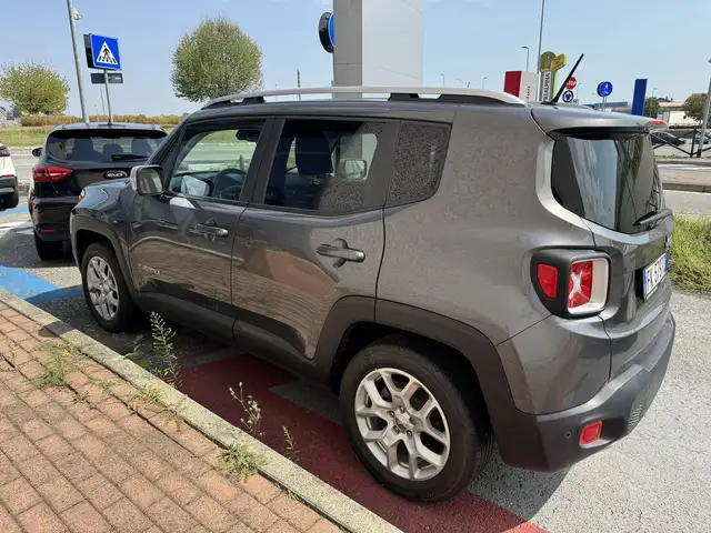 Jeep Renegade view 15