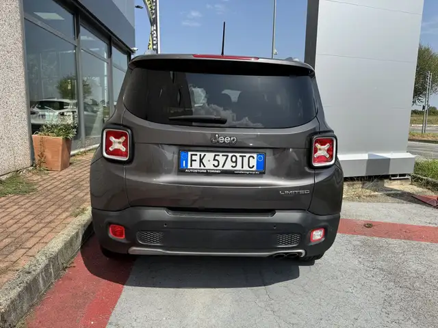 Jeep Renegade view 8