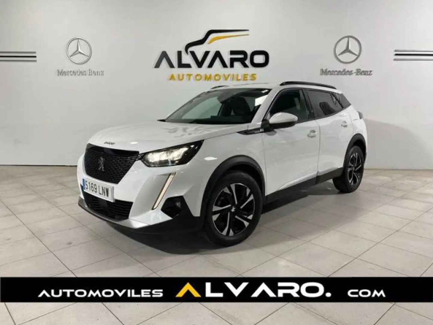 Peugeot 2008 1.5BlueHDi S&S Allure Pack 110 Wit - 1