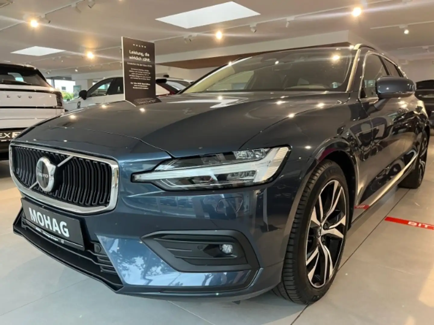 Volvo V60 Core B3 DCT - 18-Zoll,ACC,BLIS,Kamera Blue - 1