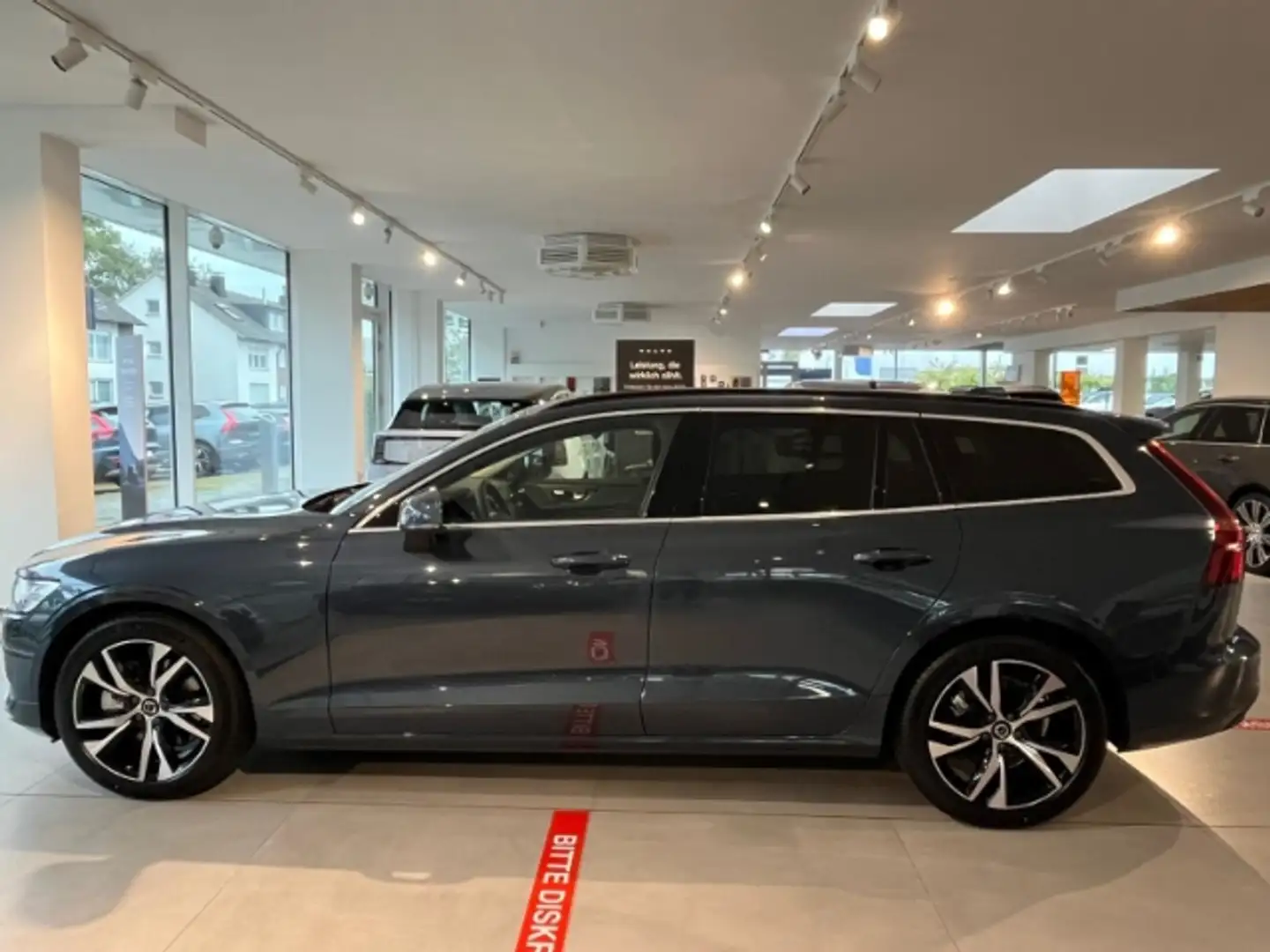Volvo V60 Core B3 DCT - 18-Zoll,ACC,BLIS,Kamera Blue - 2
