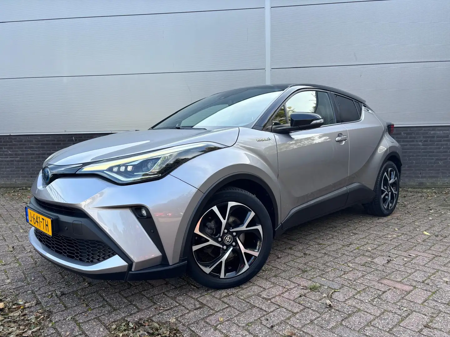 Toyota C-HR 2.0 Hybrid First Edition Bi-Tone Trekhaak NL-Auto Grijs - 1