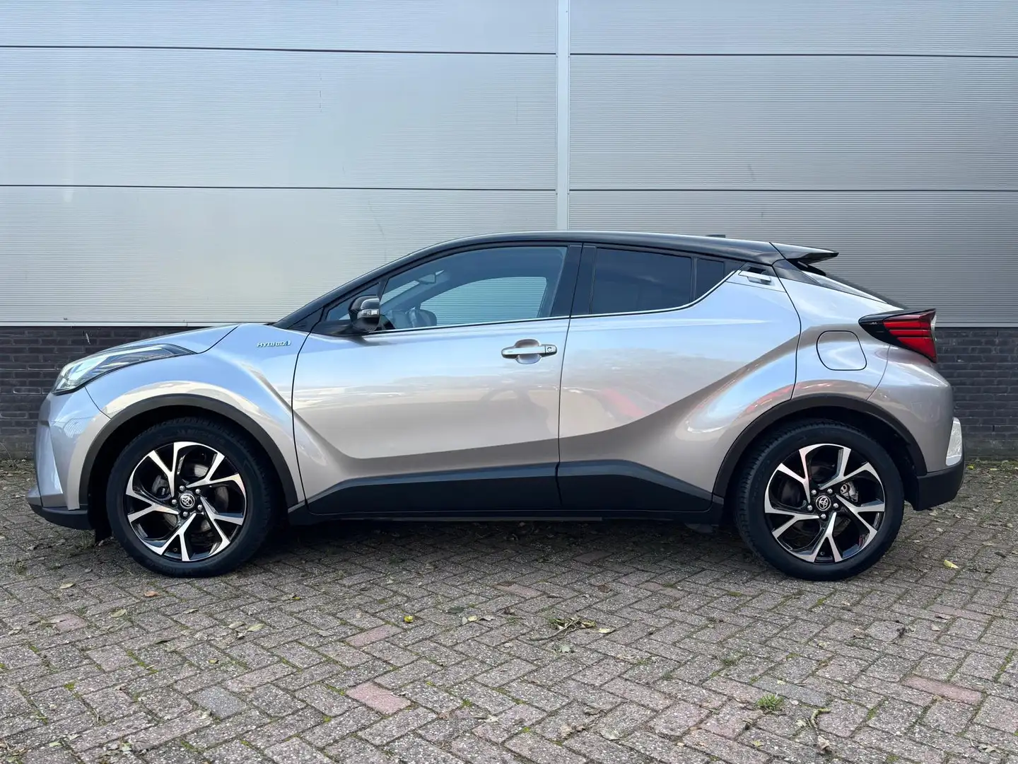 Toyota C-HR 2.0 Hybrid First Edition Bi-Tone Trekhaak NL-Auto Grijs - 2