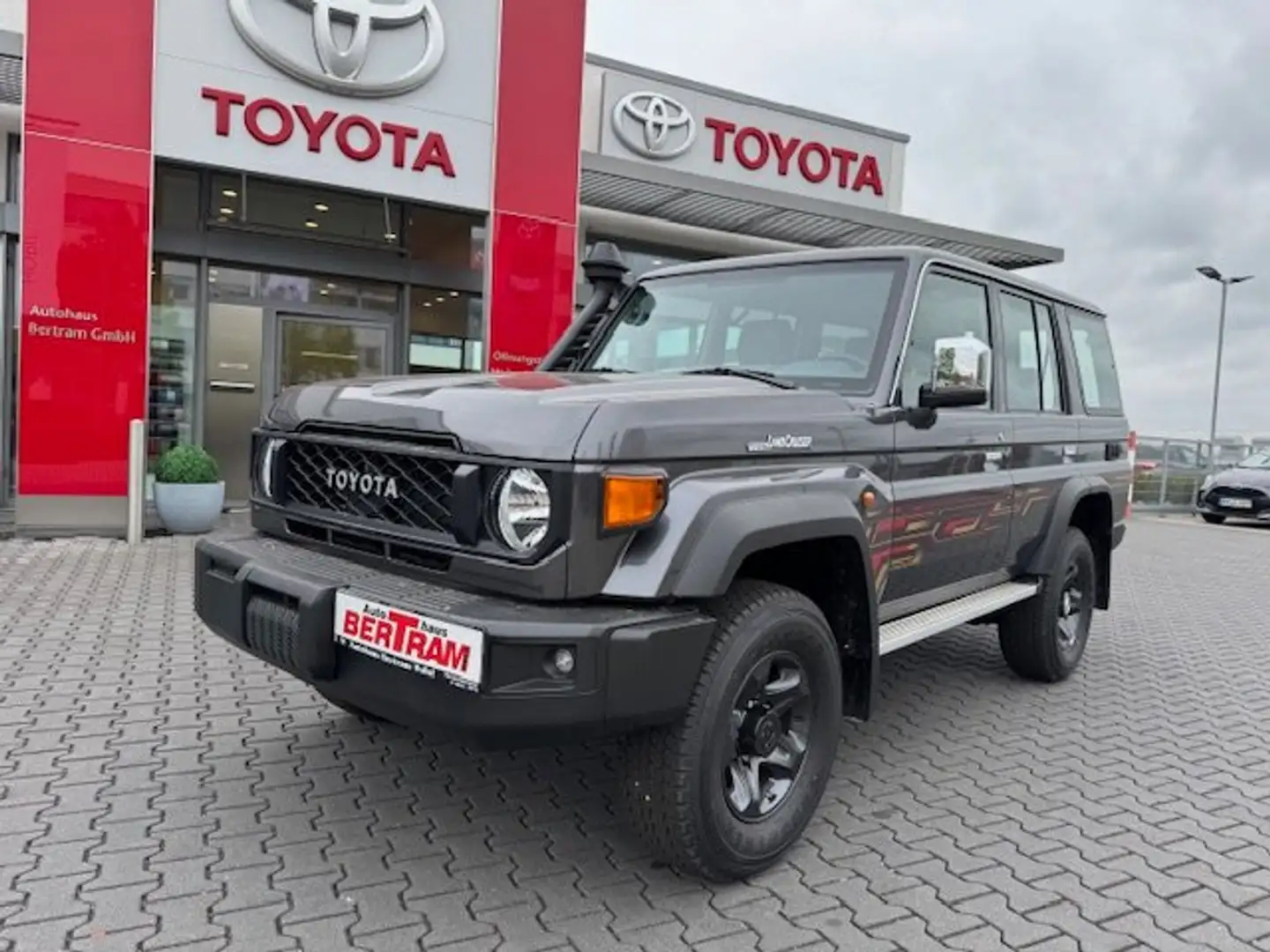 Toyota Land Cruiser GRJ76-VX LIM Grau - 1