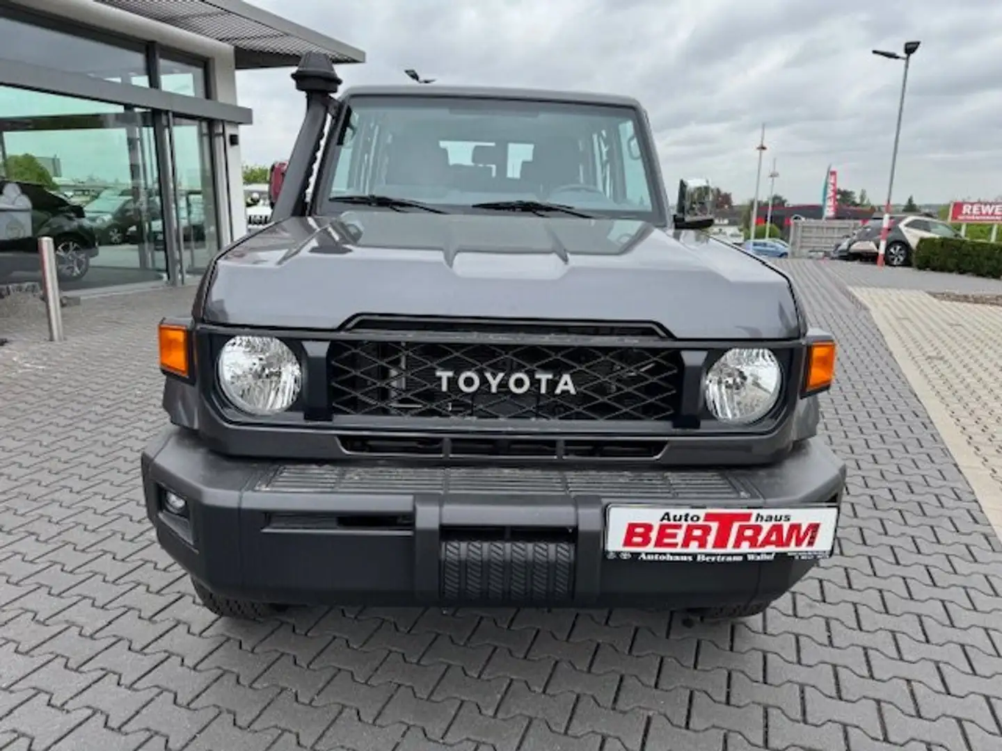 Toyota Land Cruiser GRJ76-VX LIM Grau - 2