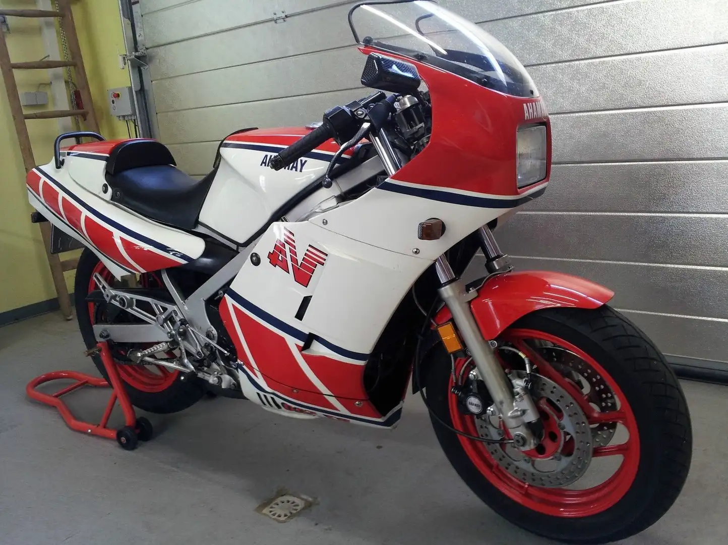 Yamaha RD 500 Rood - 2