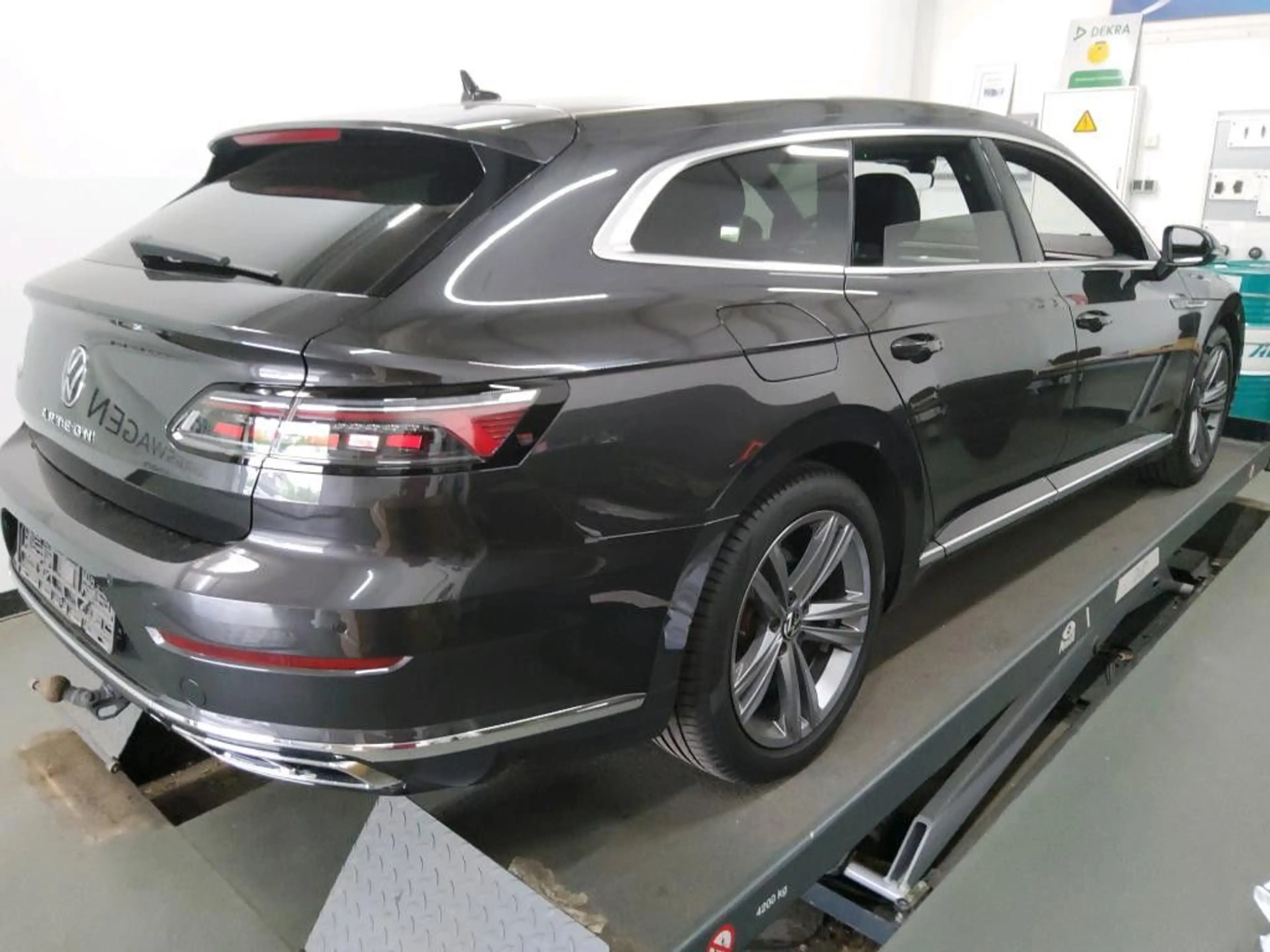 Volkswagen Arteon Shooting Brake 2,0 TDI R-Line AHK Massage — photo 4