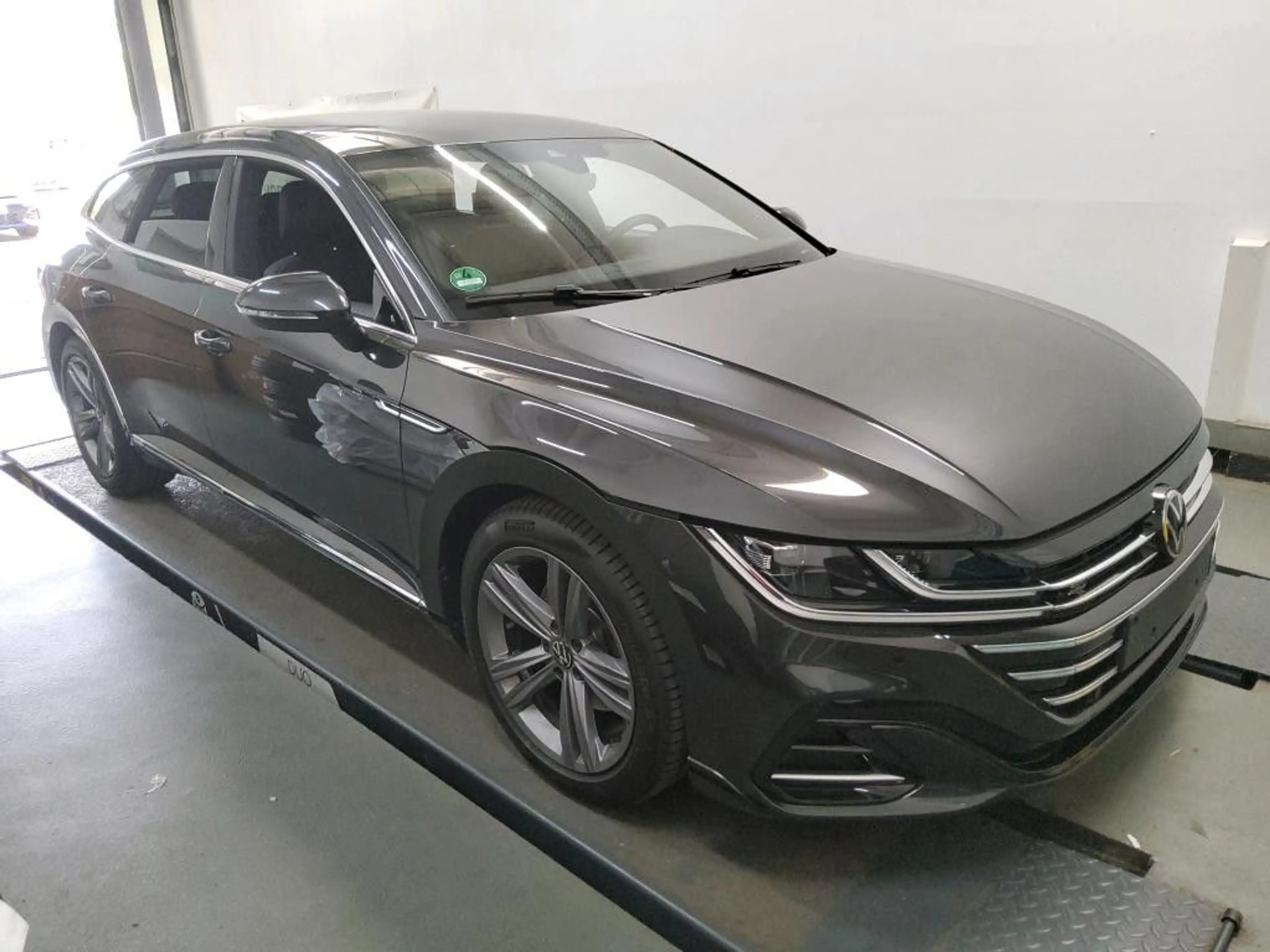 Volkswagen Arteon Shooting Brake 2,0 TDI R-Line AHK Massage — photo 2