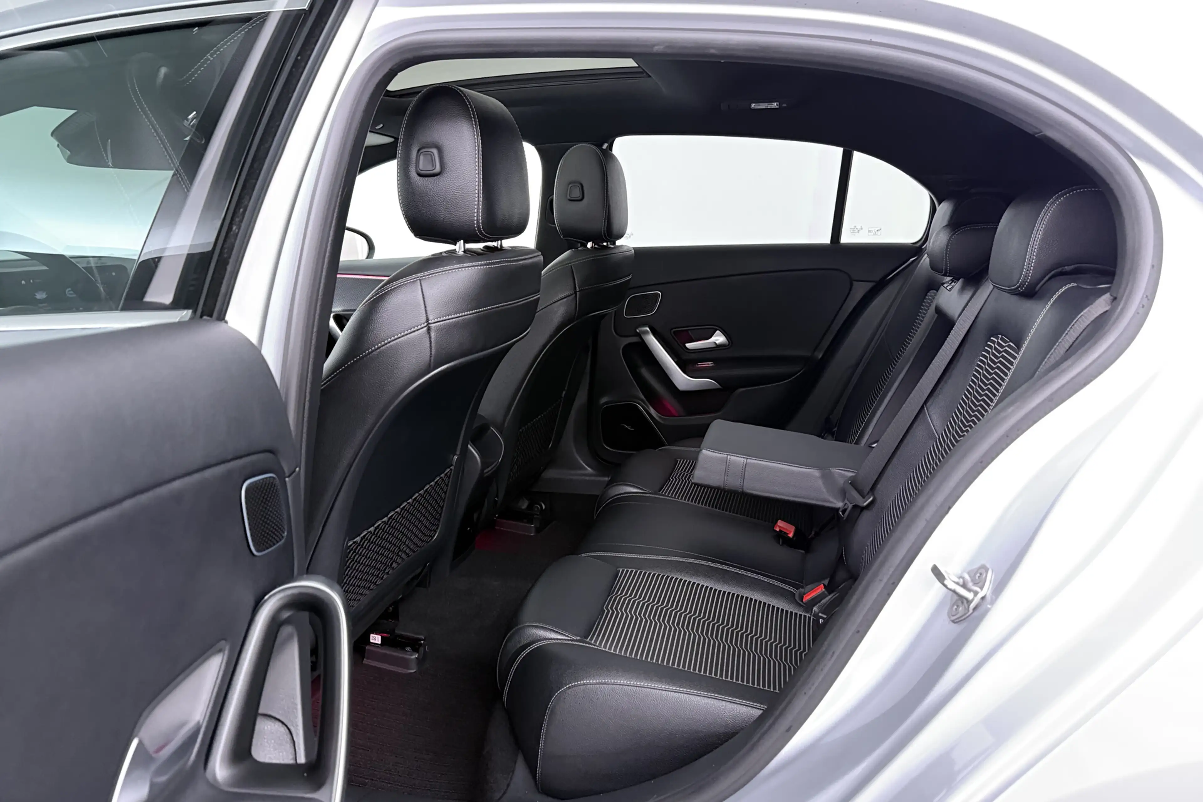 Mercedes-Benz A 250 e Business Solution AMG Limited (PANORAMADAK, SFEE — photo 23