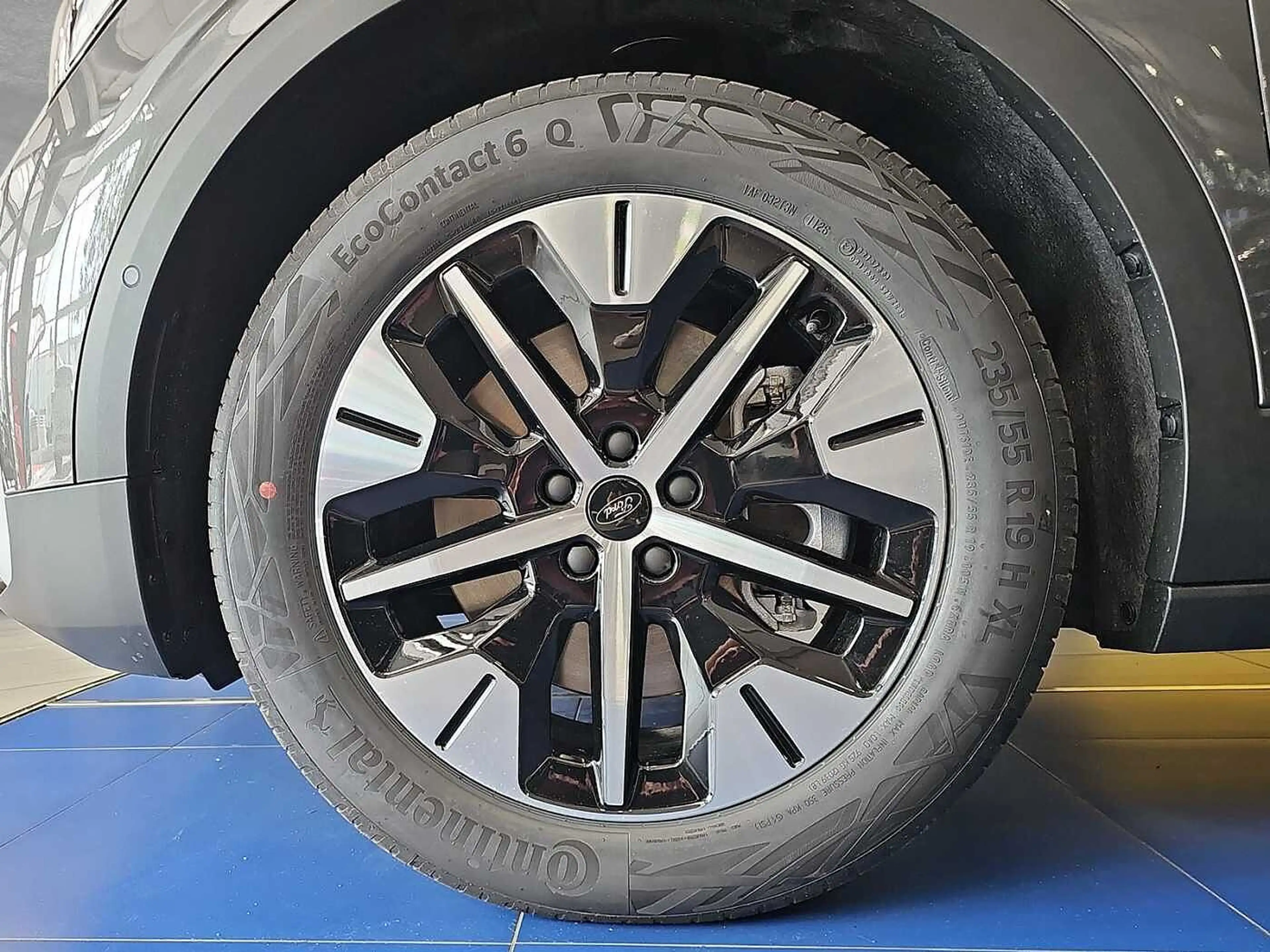 Ford Explorer Elektro Elektromotor mit Extended Range RWD 77kWh — photo 6