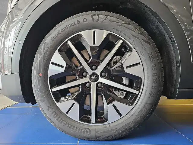 Ford Explorer view 6