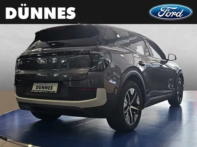 Ford Explorer view 4