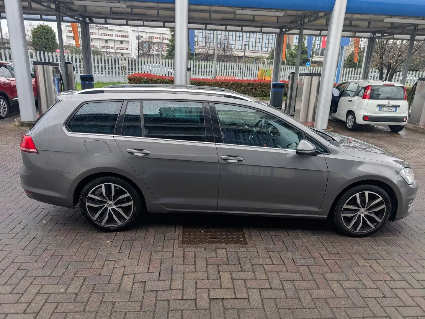 Volkswagen Golf Variant 1.4 tsi Highline Business - 2