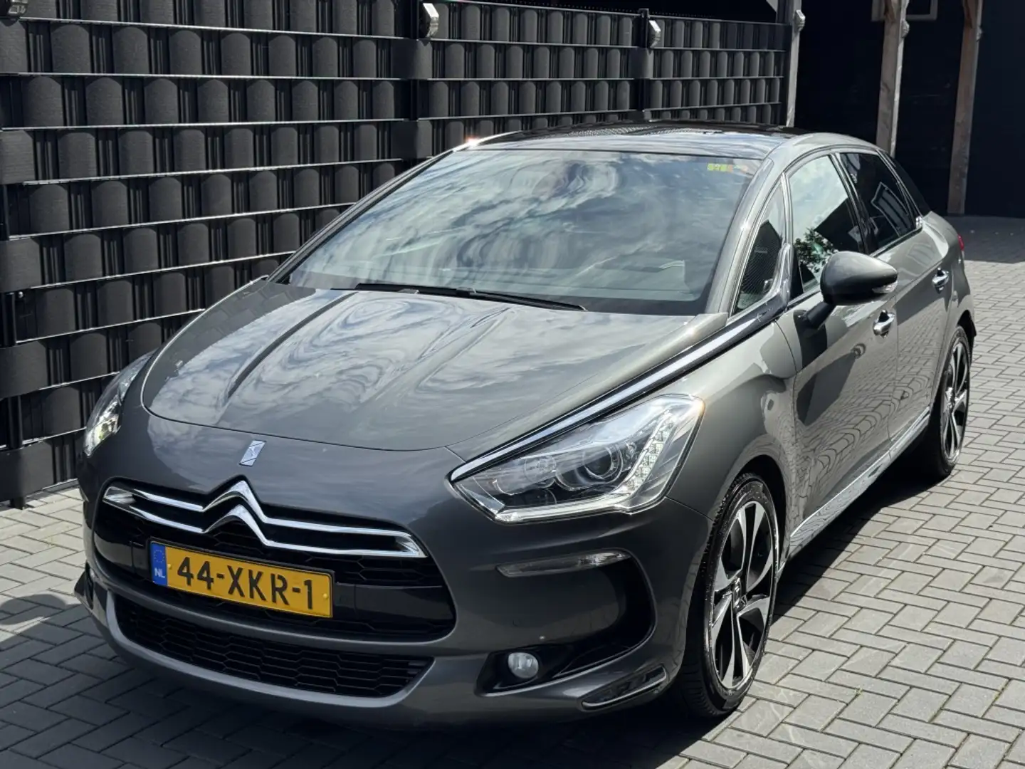 Citroen DS5 1.6 THP So Chic| LEER| CLIMA| NAVI| PANO| NAP| CRU Grijs - 1