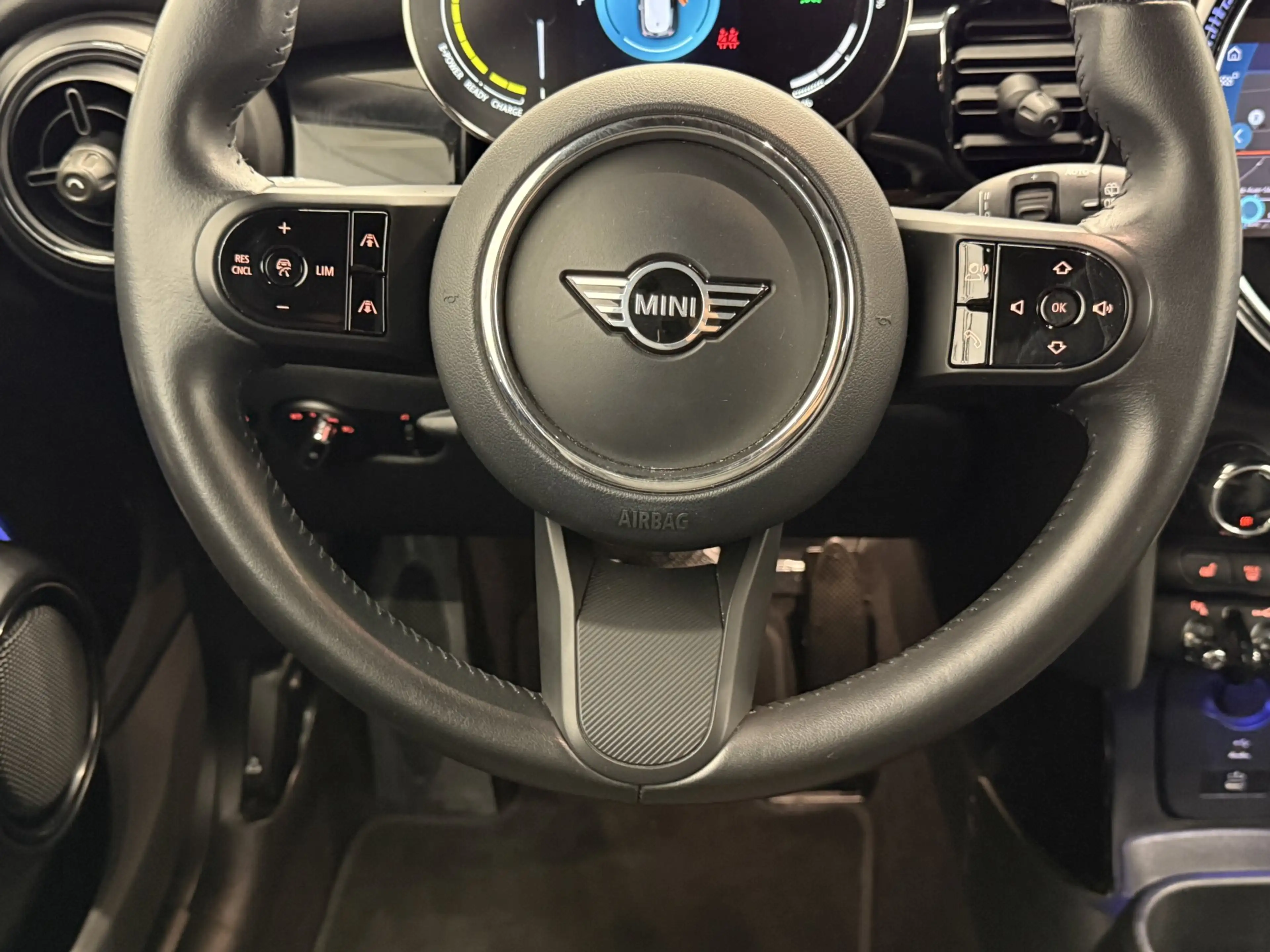 MINI Cooper SE — photo 10