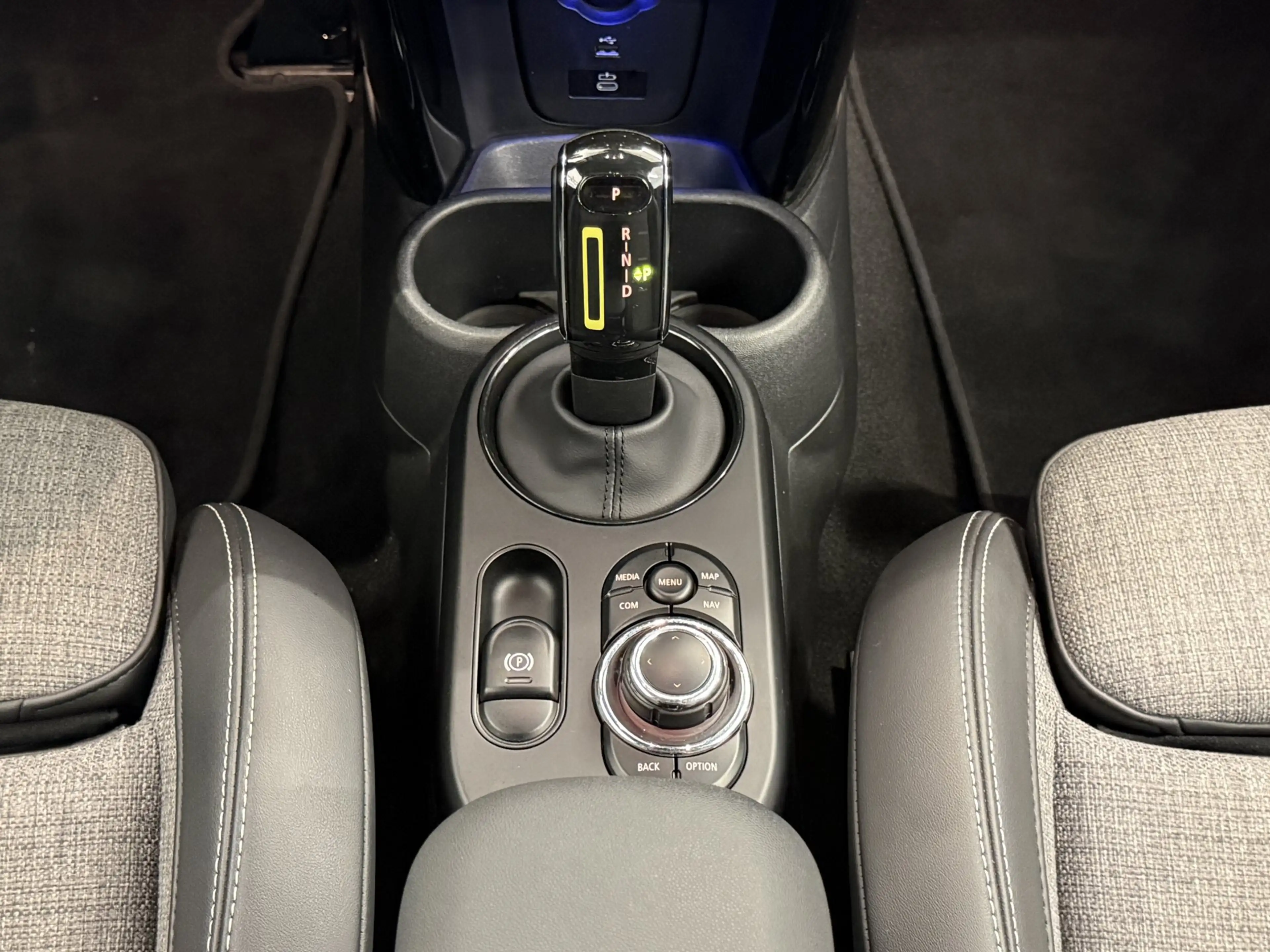 MINI Cooper SE — photo 11
