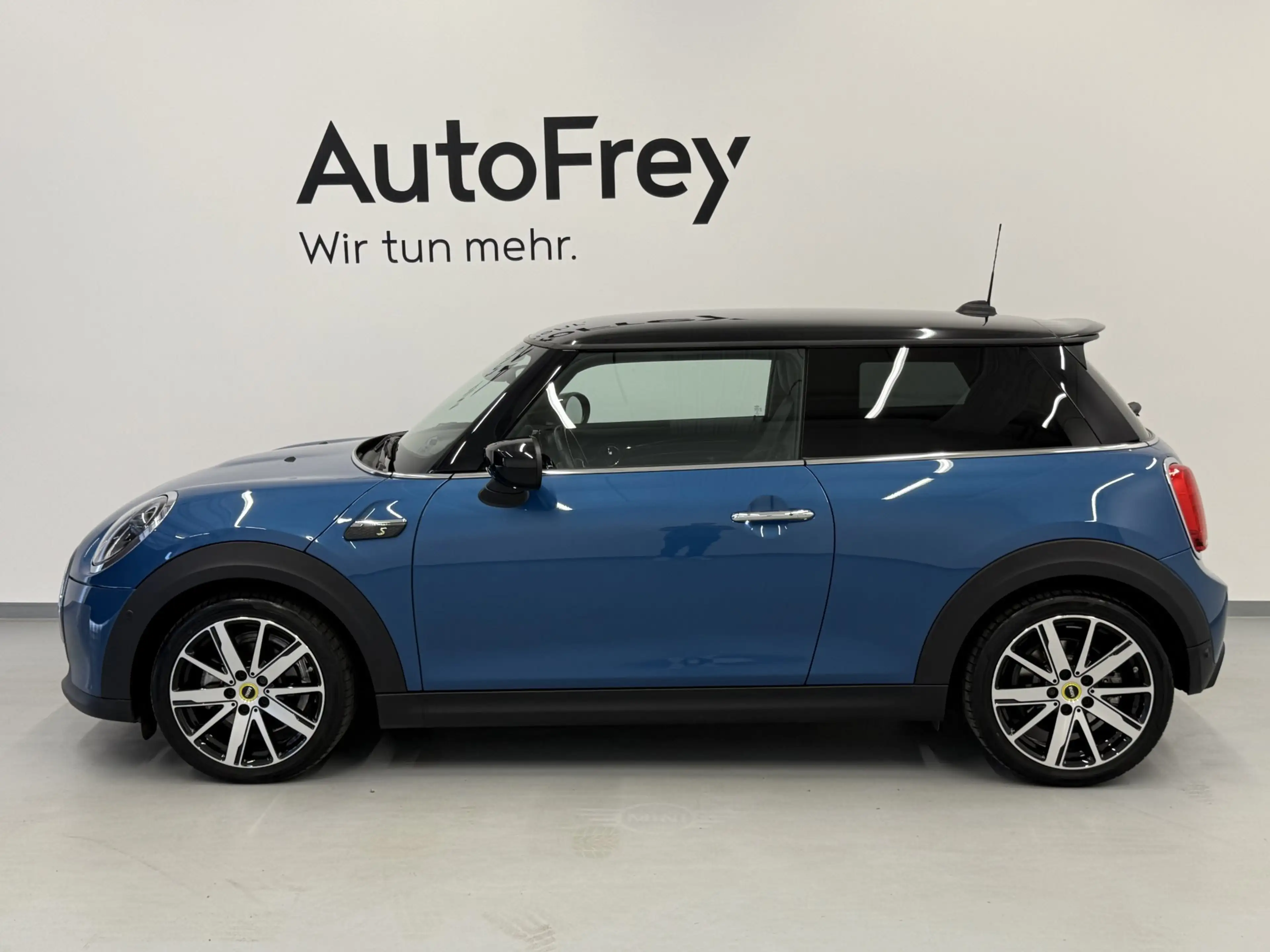 MINI Cooper SE — photo 4