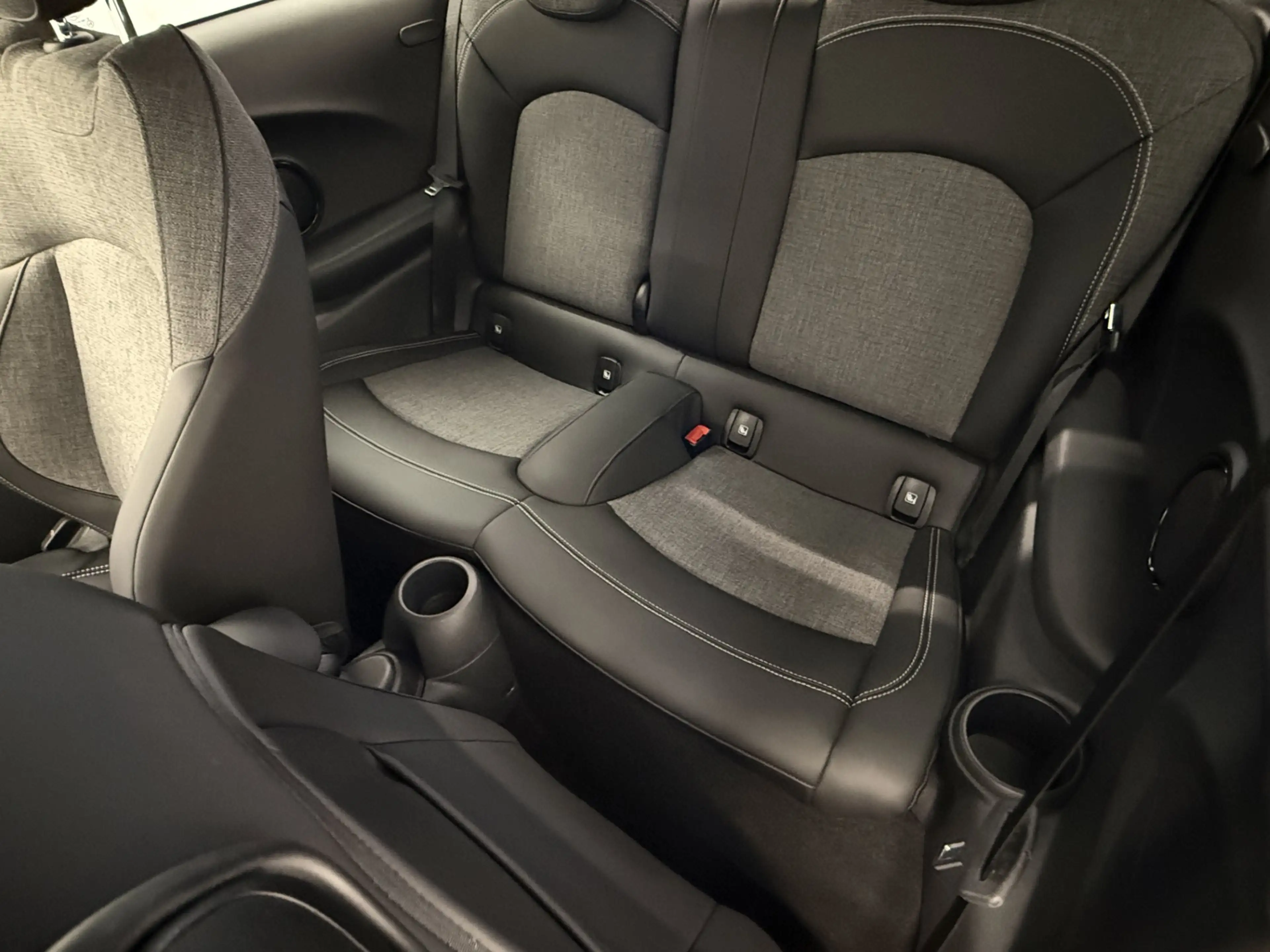 MINI Cooper SE — photo 13