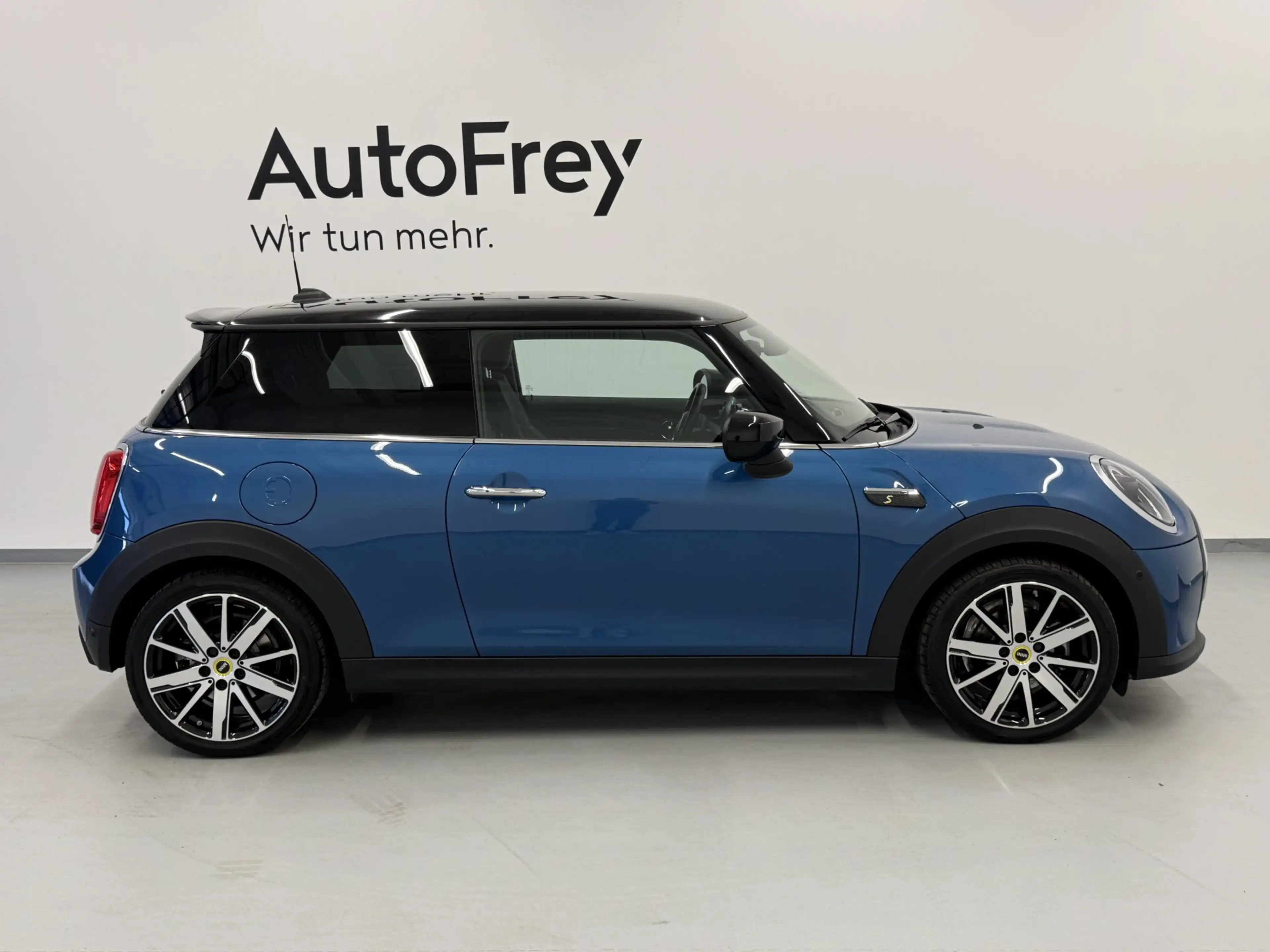 MINI Cooper SE — photo 3