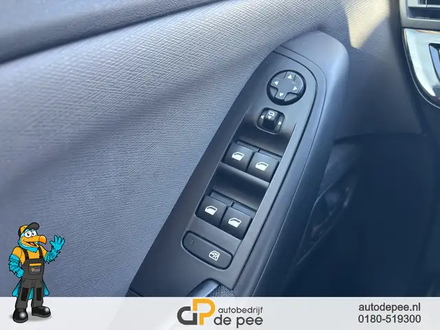 Citroen Grand C4 Spacetourer view 4
