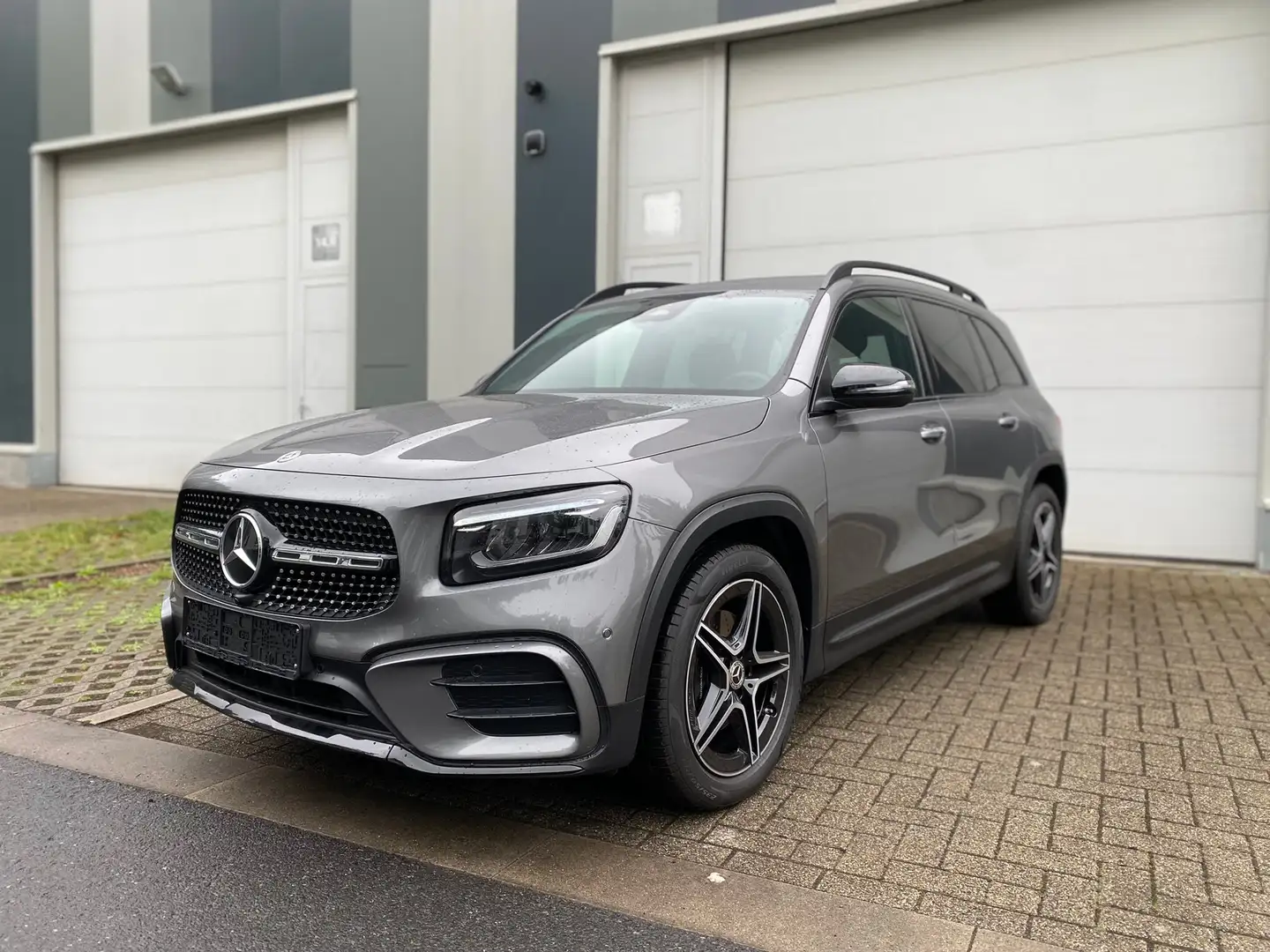Mercedes-Benz GLB 180 AMG | Night | Trekhaak | Keyless | 7 zitplaatsen Gri - 1