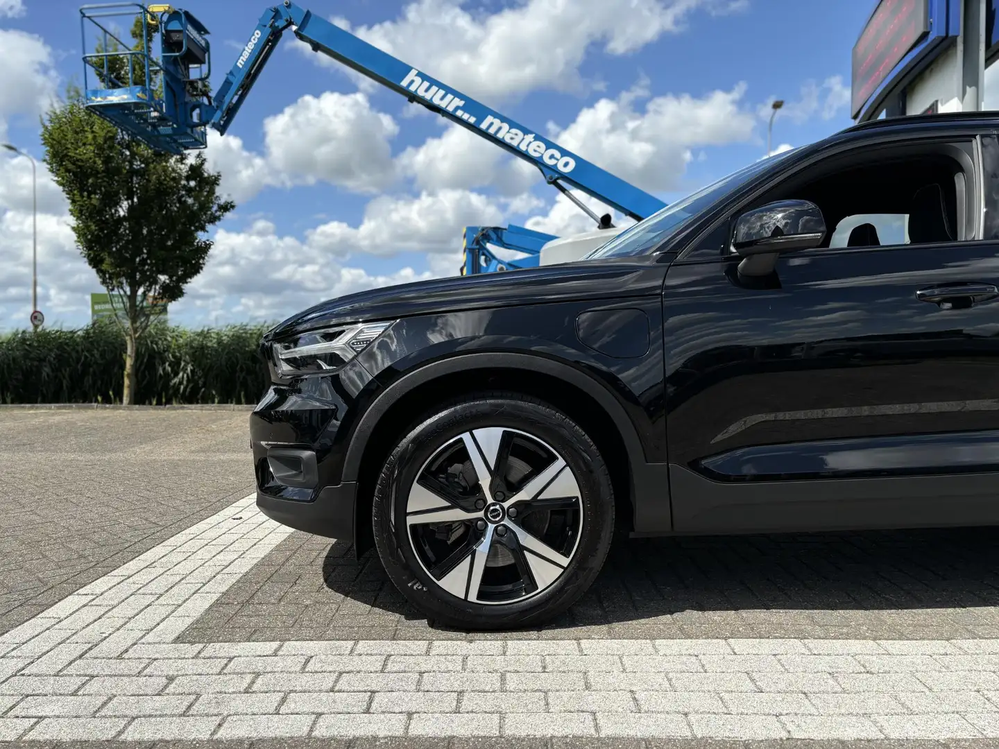 Volvo XC40 T4 Plug-In Hybrid R-Design | Trekhaak | Keyless En Zwart - 2