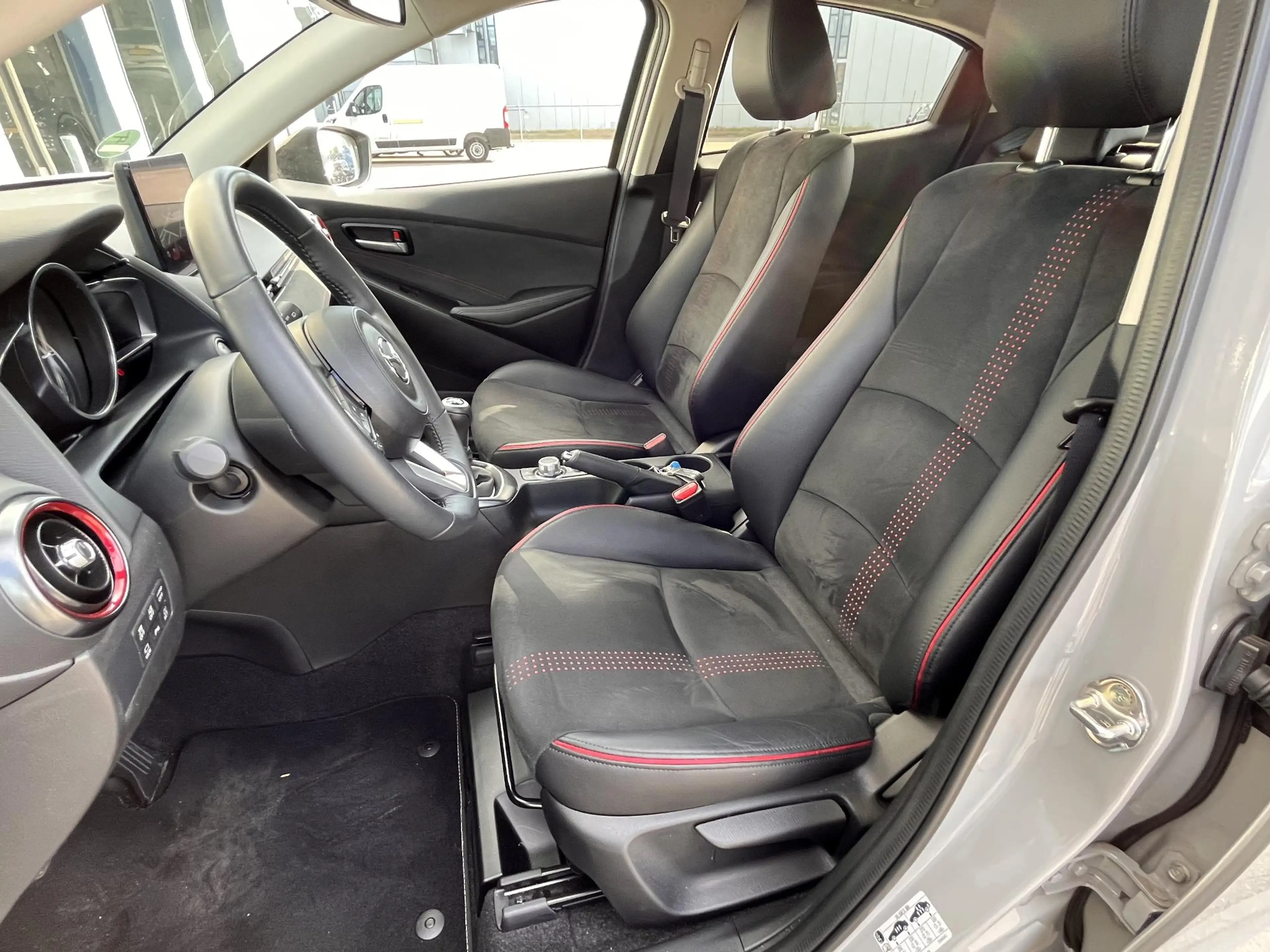 Mazda 2 1.5 e-SkyActiv-G 90 Homura Aka Navigatie | 360 cam — photo 12