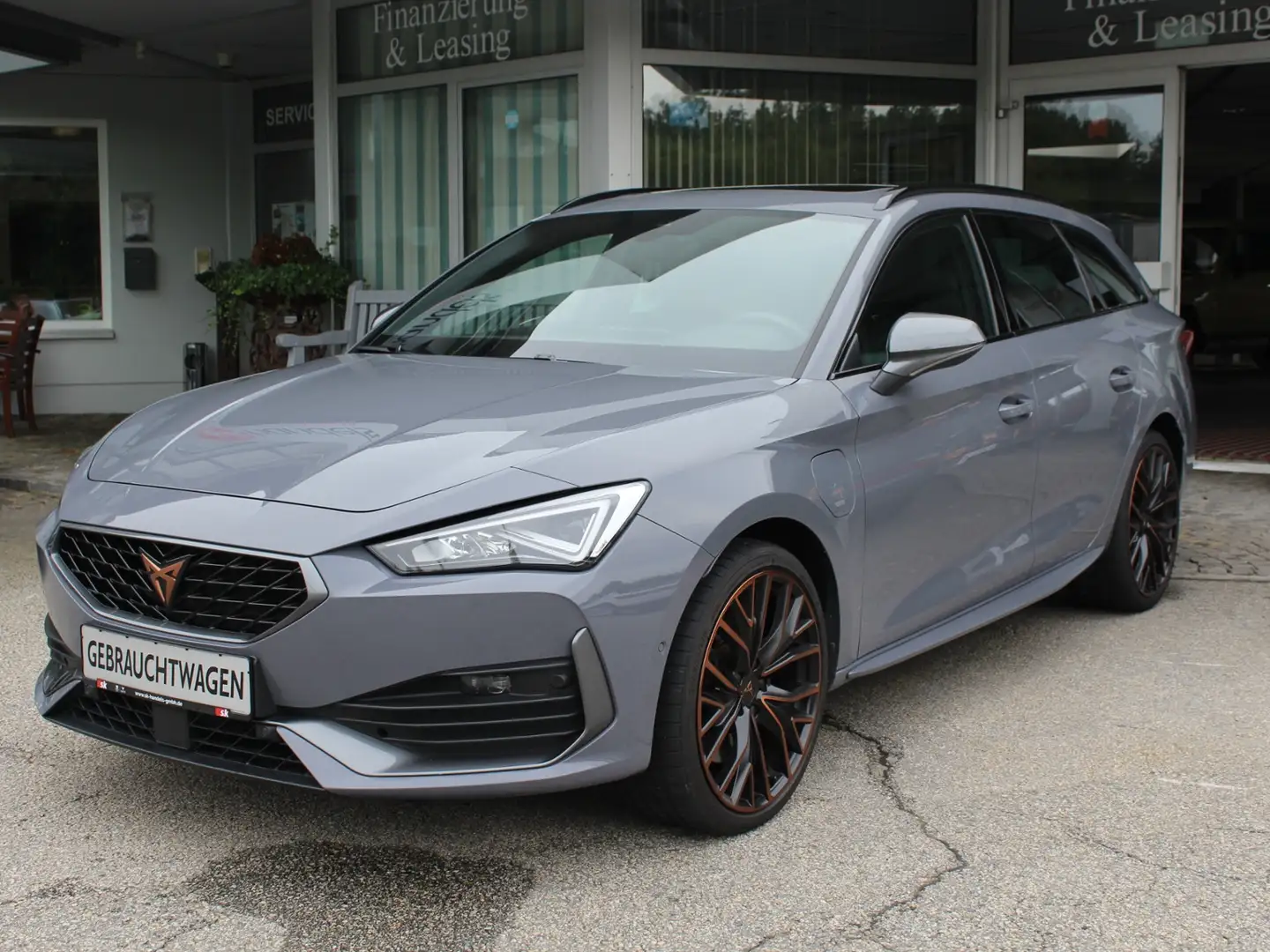 CUPRA Leon Sportstourer 1,4 e-HYBRID Grau - 1