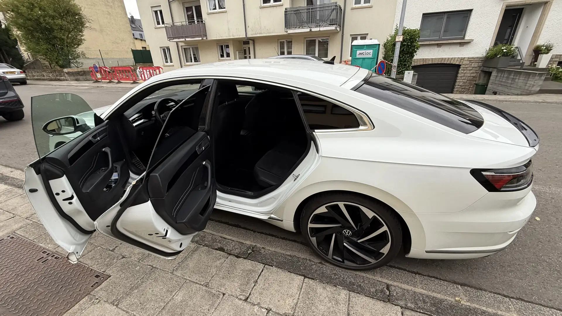 Volkswagen Arteon 2.0 TDI SCR DSG R-Line - 1