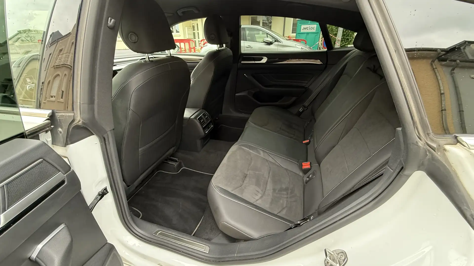 Volkswagen Arteon 2.0 TDI SCR DSG R-Line - 2