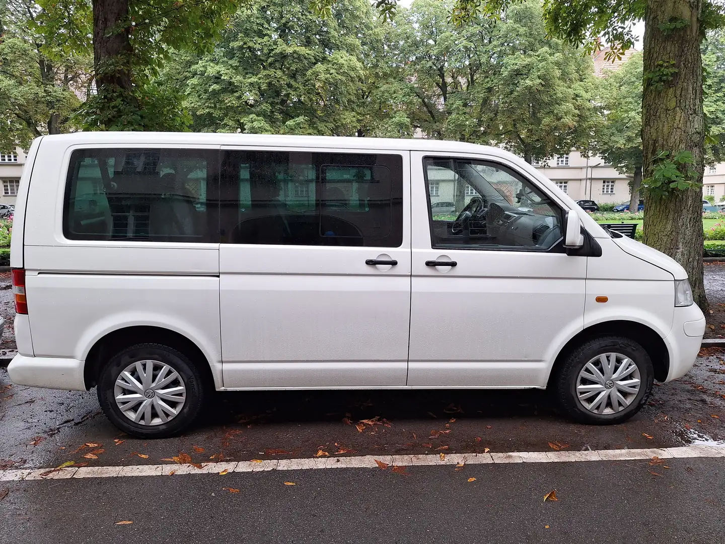 Volkswagen T5 Shuttle Weiß - 1