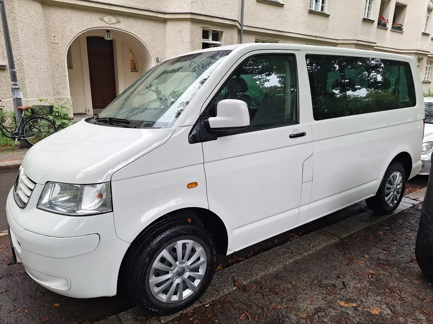 Volkswagen T5 Shuttle Weiß - 2
