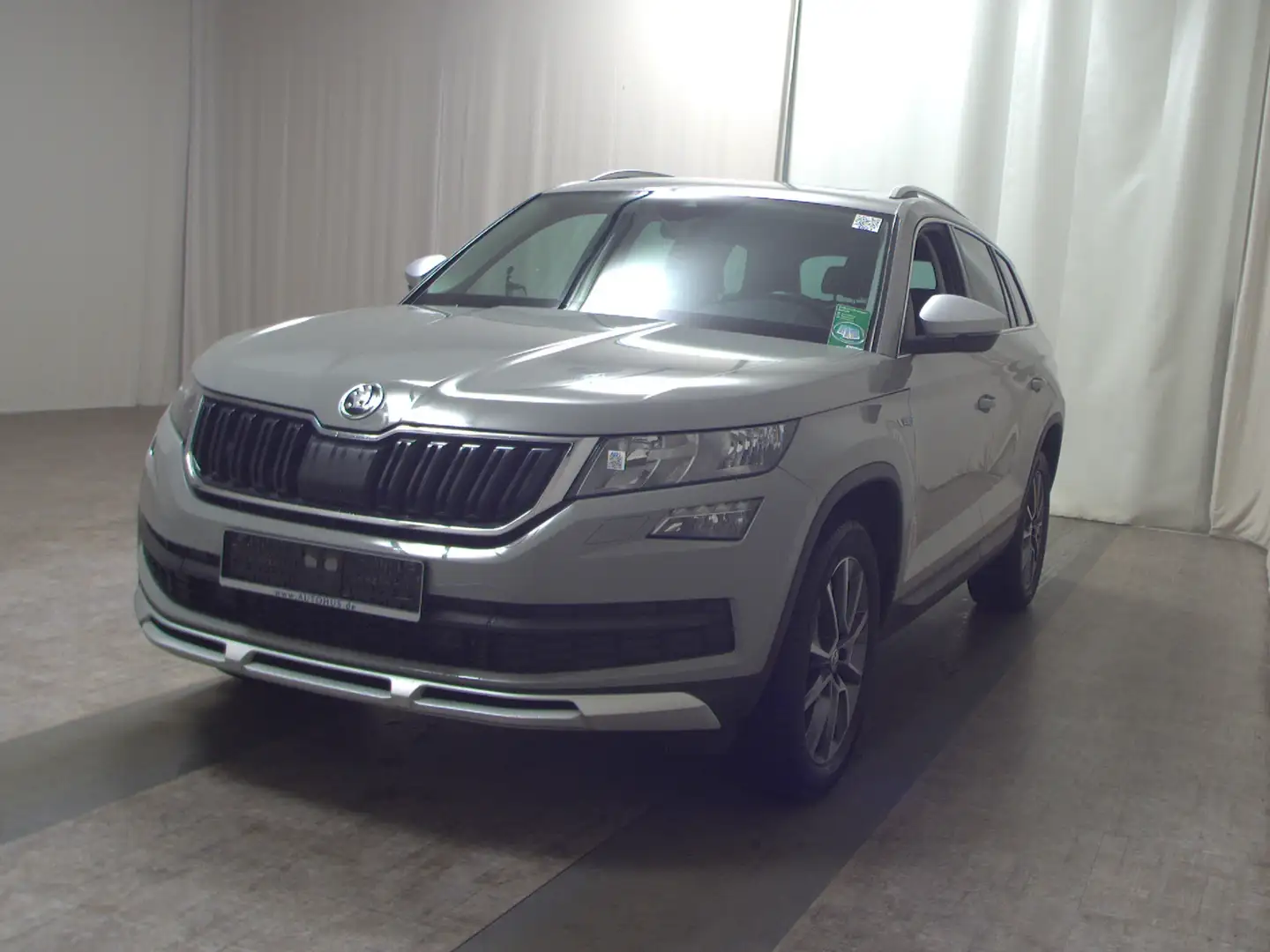 Skoda Kodiaq 2.0 TDI 4x4 Scout Navi Pano AHK ACC Grau - 2