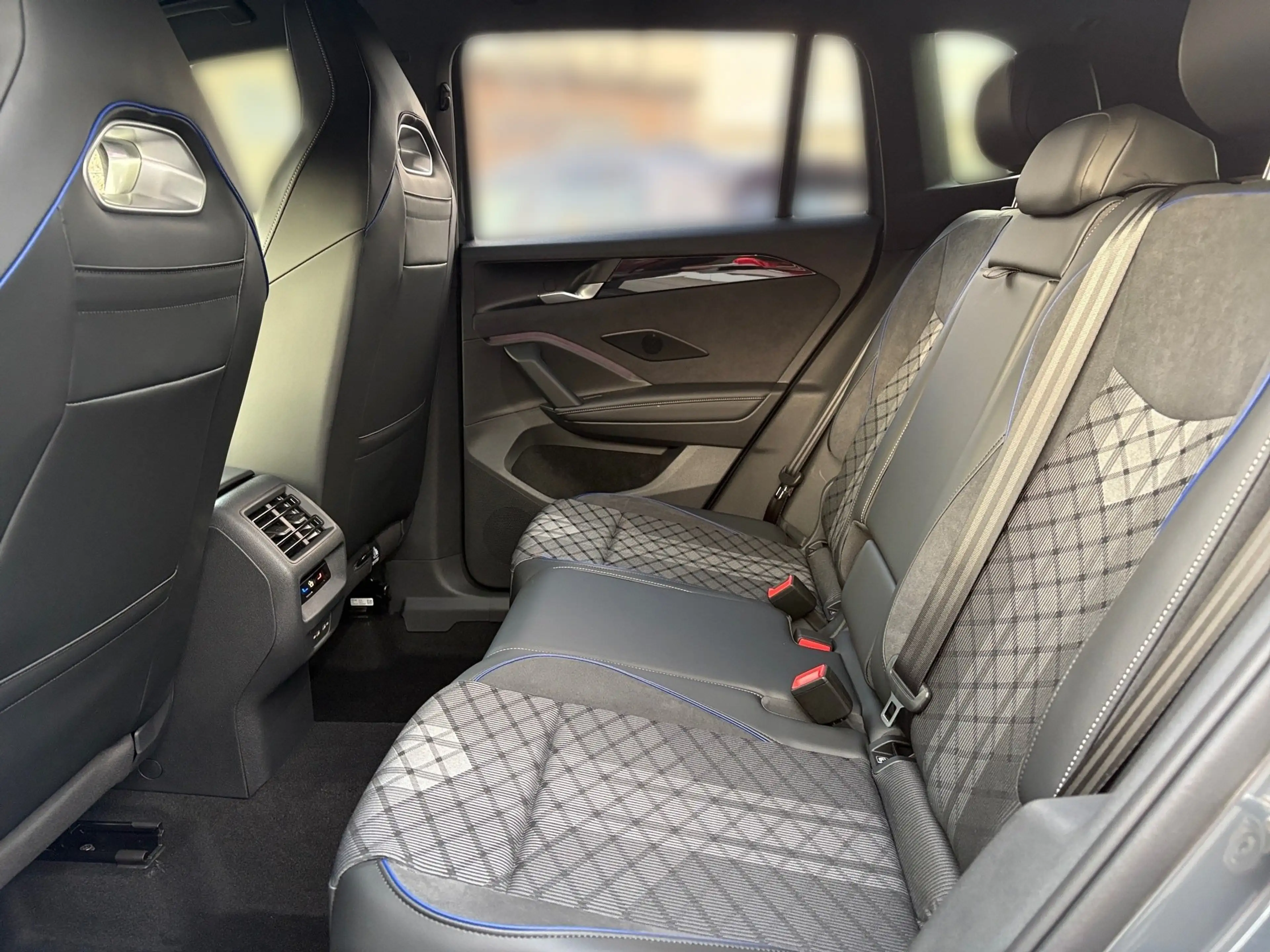 Volkswagen Tiguan 2.0 TDI 4M R-Line *AHK*NAVI*KAMERA* — photo 15
