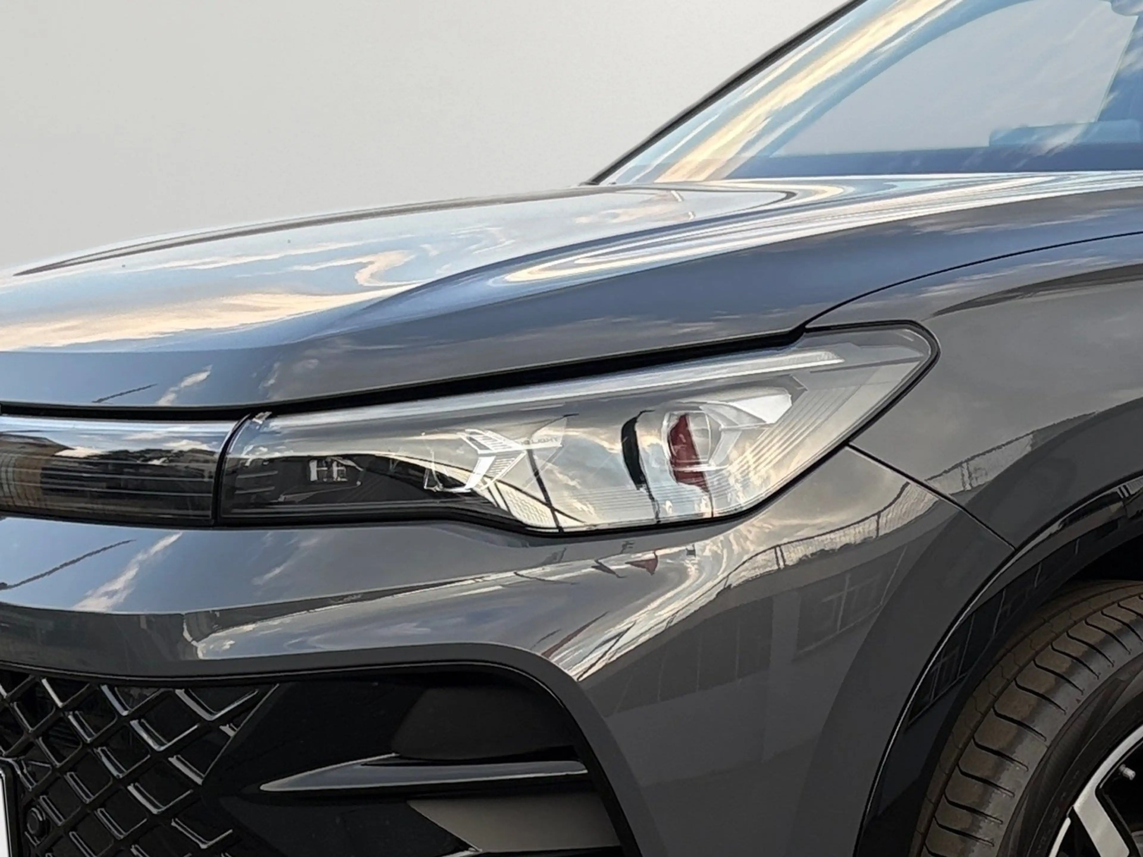 Volkswagen Tiguan 2.0 TDI 4M R-Line *AHK*NAVI*KAMERA* — photo 8