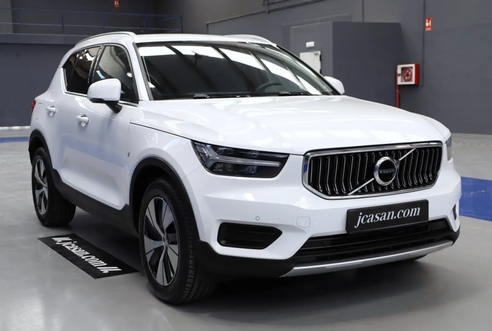 Volvo XC40 T4 Recharge Inscription Expression Aut. Blanc - 2