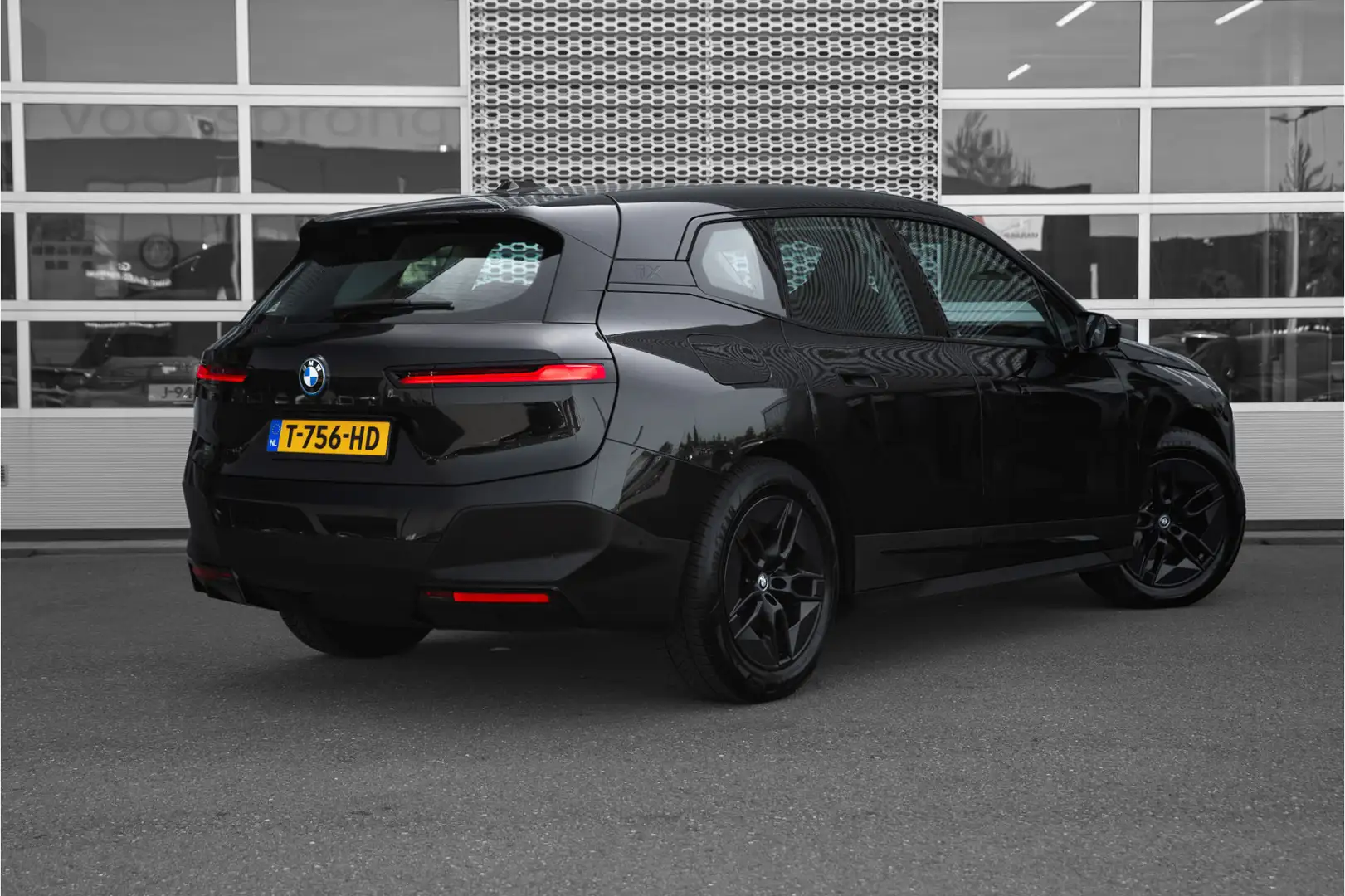 BMW iX xDrive40 Executive 77 kWh Zwart - 2