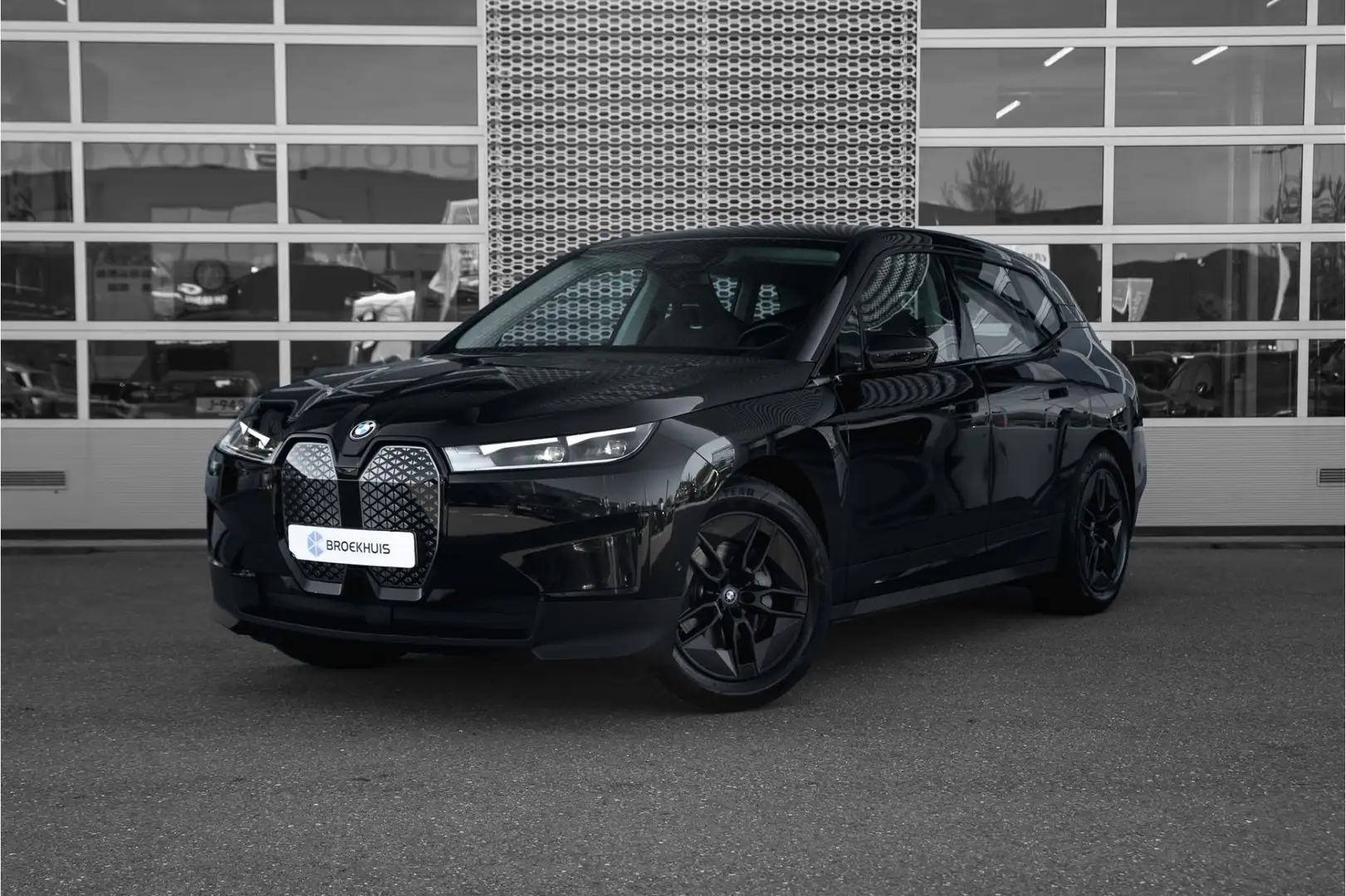 BMW iX xDrive40 Executive 77 kWh Zwart - 1
