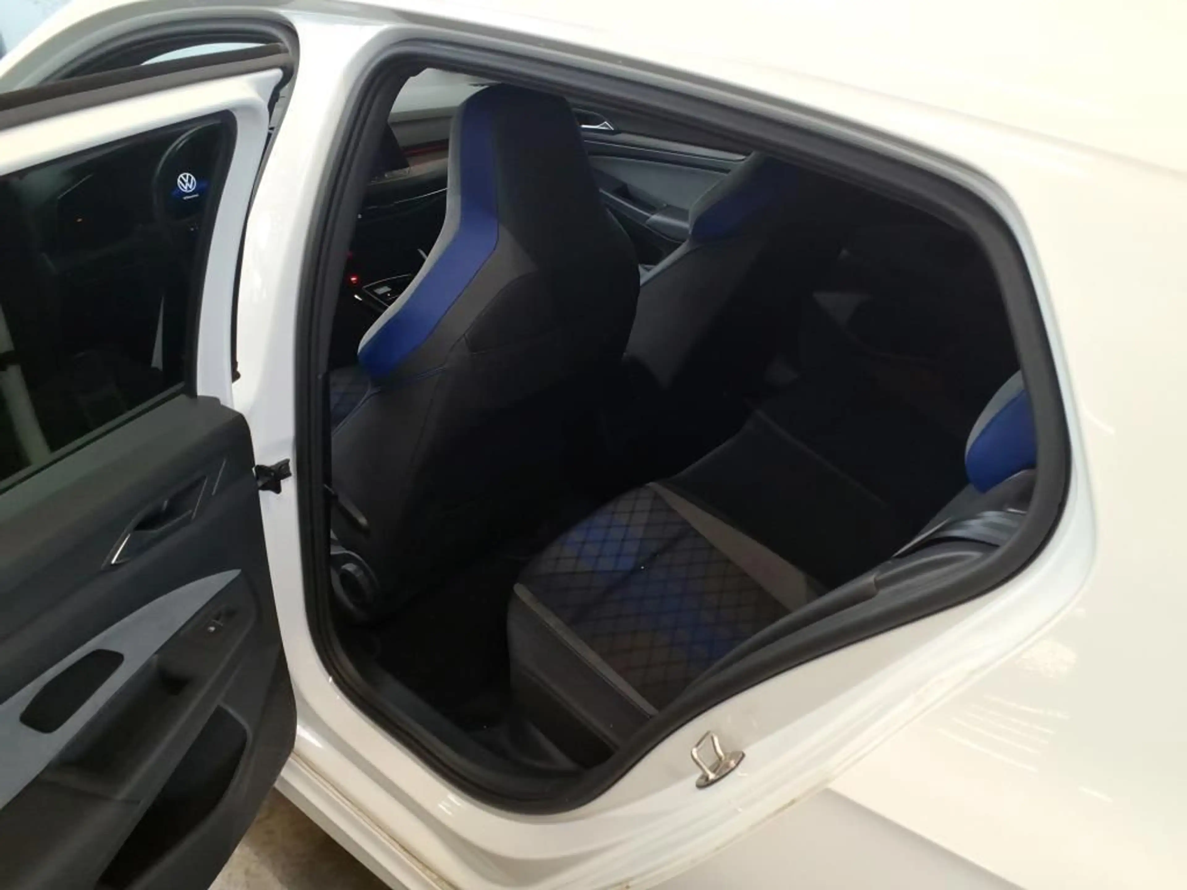 Volkswagen Golf 2.0 TSI R 4Motion *AKRAPOVIC*BLACK-STYLE* — photo 8