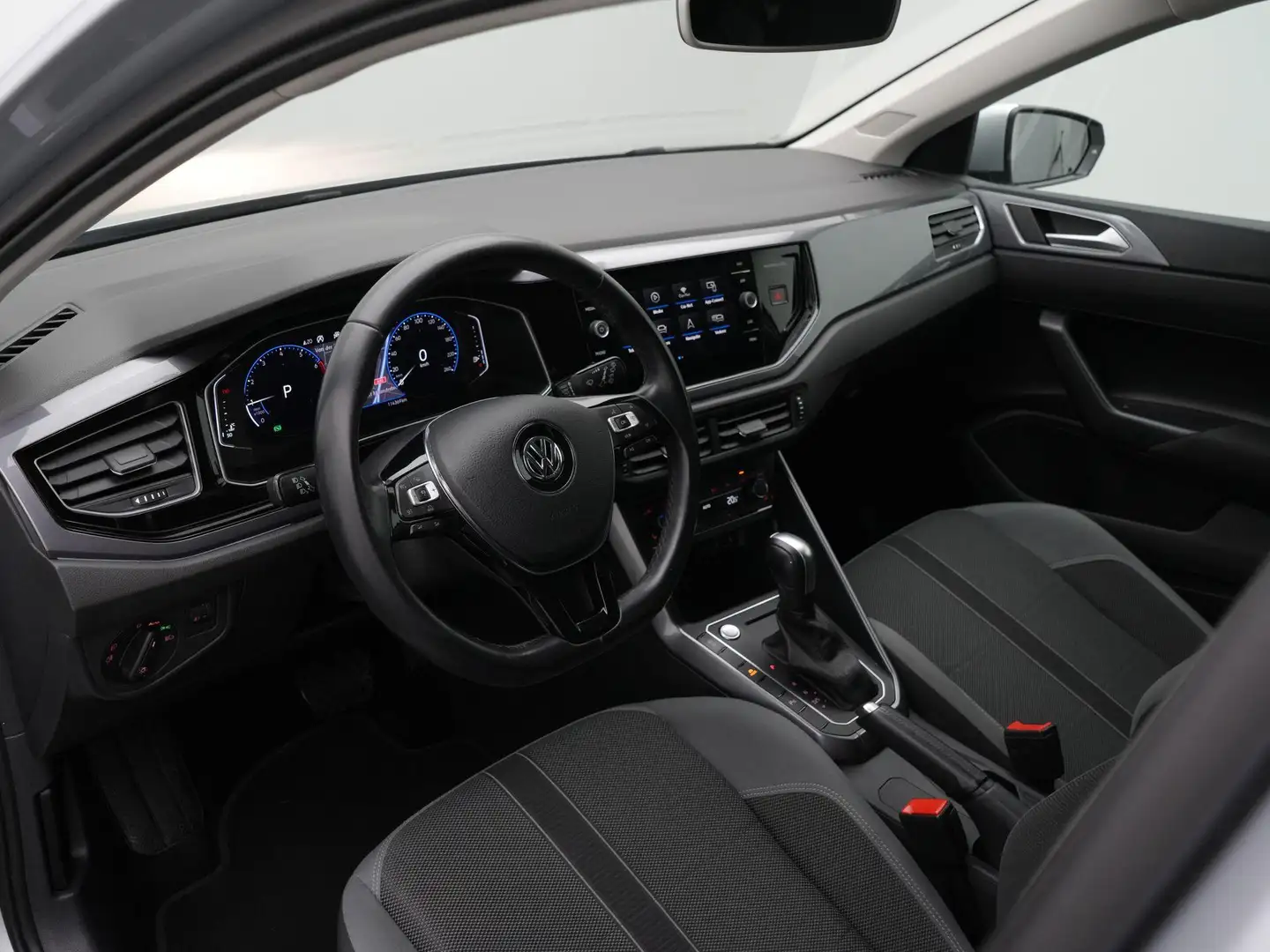 Volkswagen Polo 1.0 TSI 115 pk DSG Highline Business R / R-Line | Gris - 2
