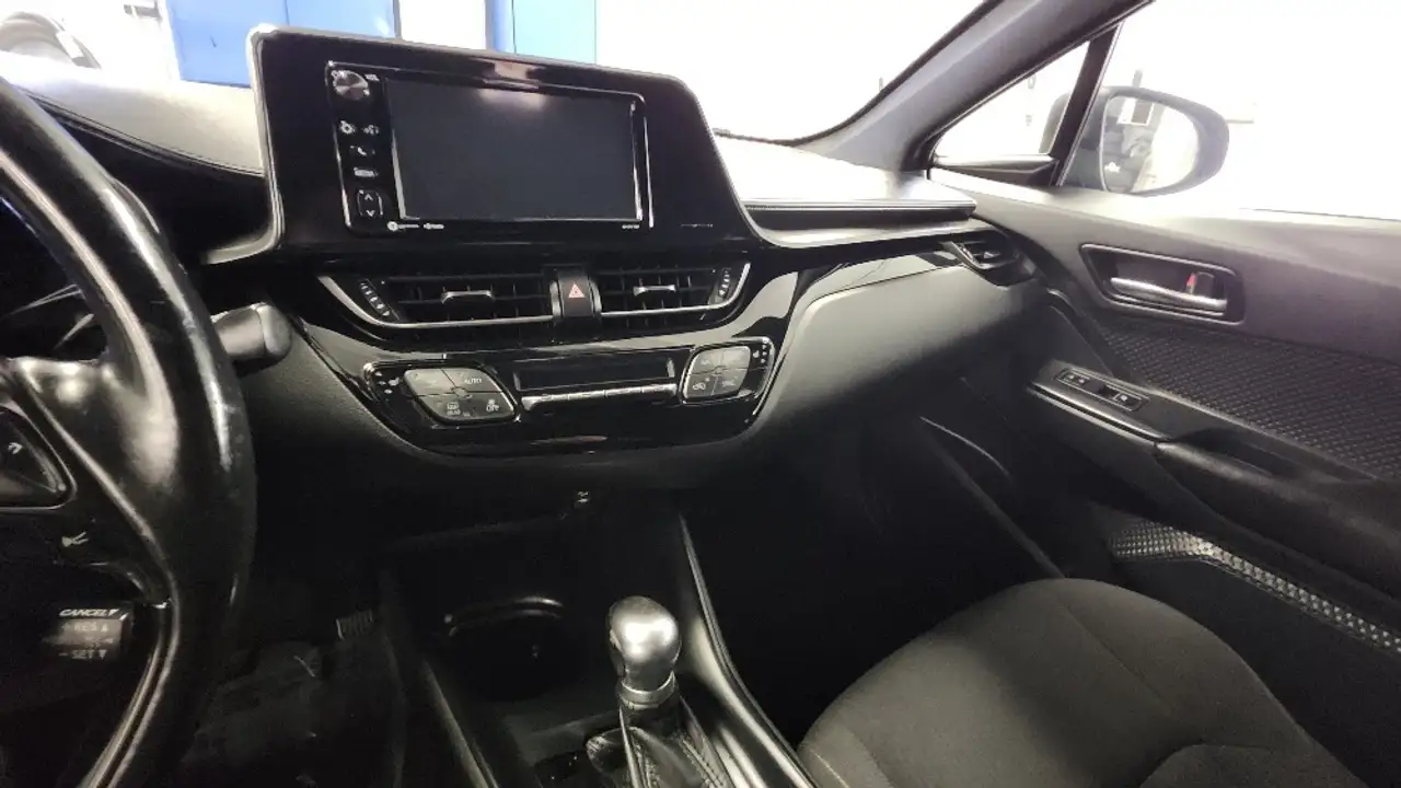 Toyota C-HR снимка Toyota C-HR